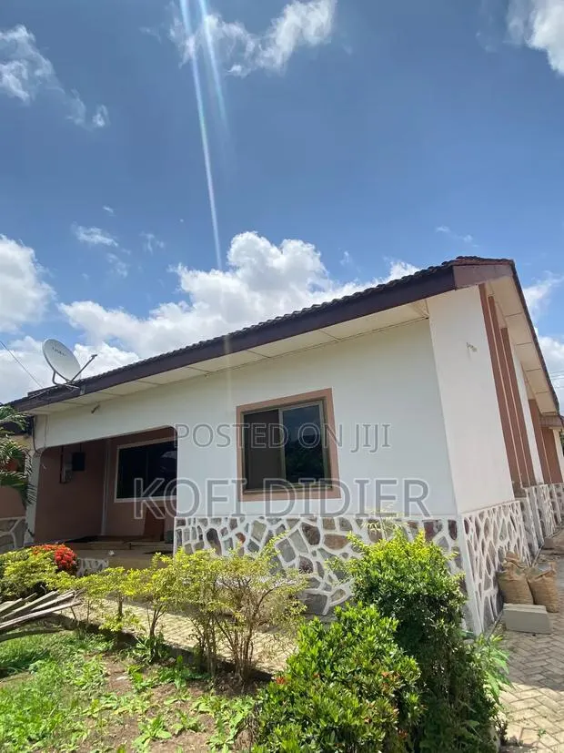3bdrm House in Livewellrealestate, Bawaleshie for rent · Photo 1