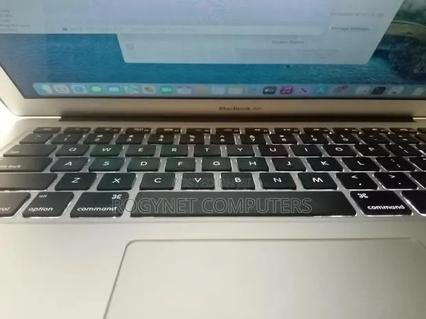 Laptop Apple MacBook Air 2015 4GB Intel Core i5 SSD 128GB · Photo 1