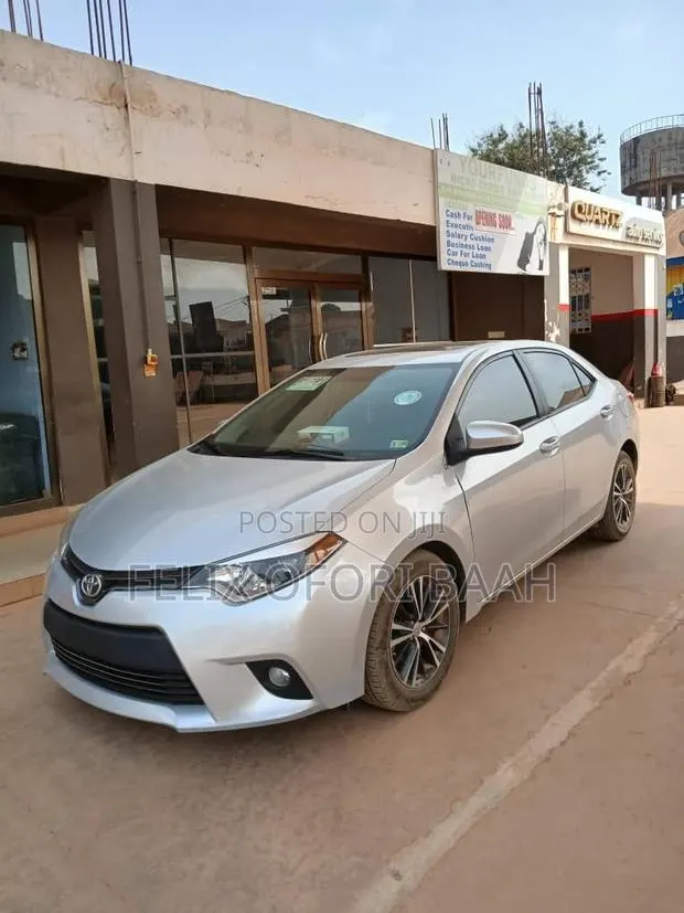 Toyota Corolla LE 4dr Sedan (1.8L 4cyl CVT) 2016 Silver · Photo 1