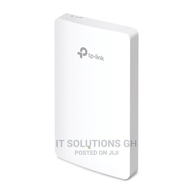 Omada AC1200 Wireless MU-MIMO Gigabit Wall Plate Access Poin · Photo 1