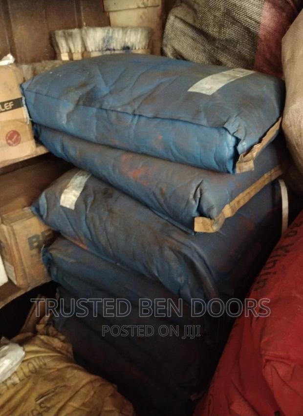 Blue Pigment Iron Oxide 25kg for Domestic+Industrial Use · Photo 1