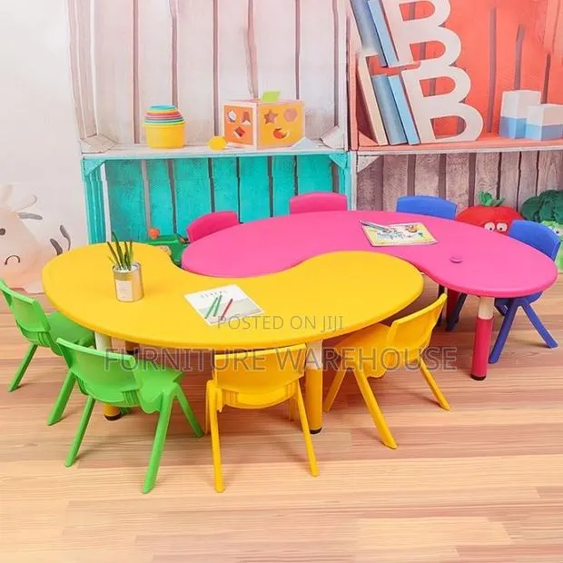 Half Moon Nursery Table · Photo 1