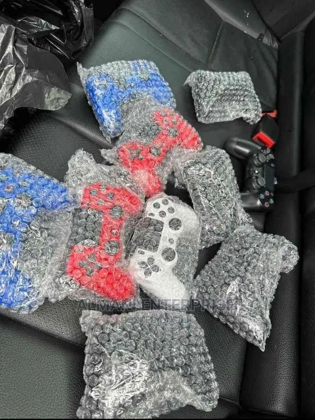 Homeused Ps4 Controllers · Photo 2