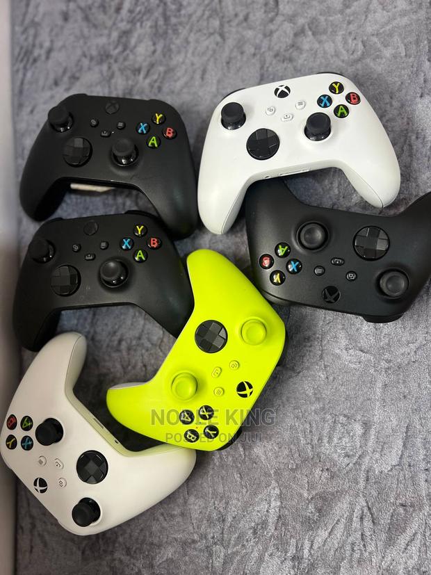 Xbox Series S/X Controllers · Photo 4