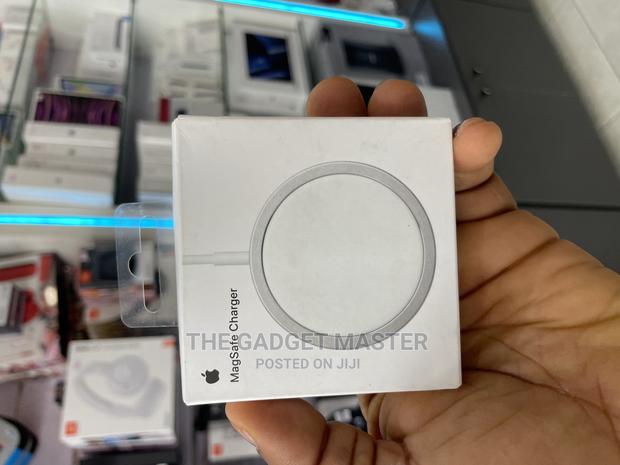 Apple Magsafe Charger · Photo 1