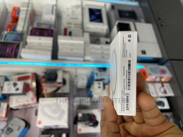Apple Magsafe Charger · Photo 2