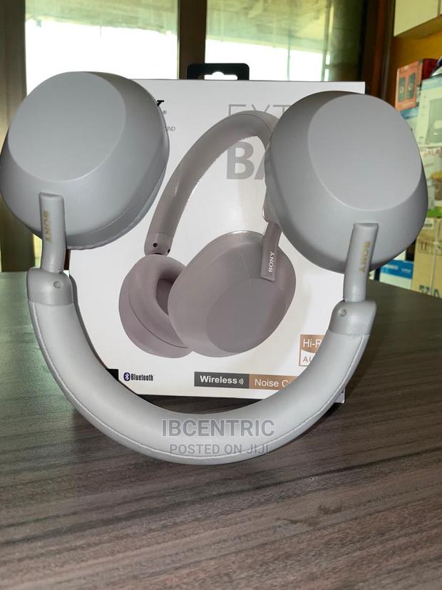 Sony Wireless Extra Bass Headphones · Photo 2
