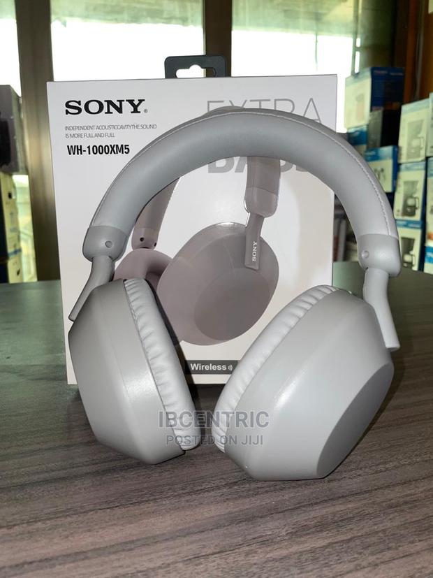 Sony Wireless Extra Bass Headphones · Photo 1