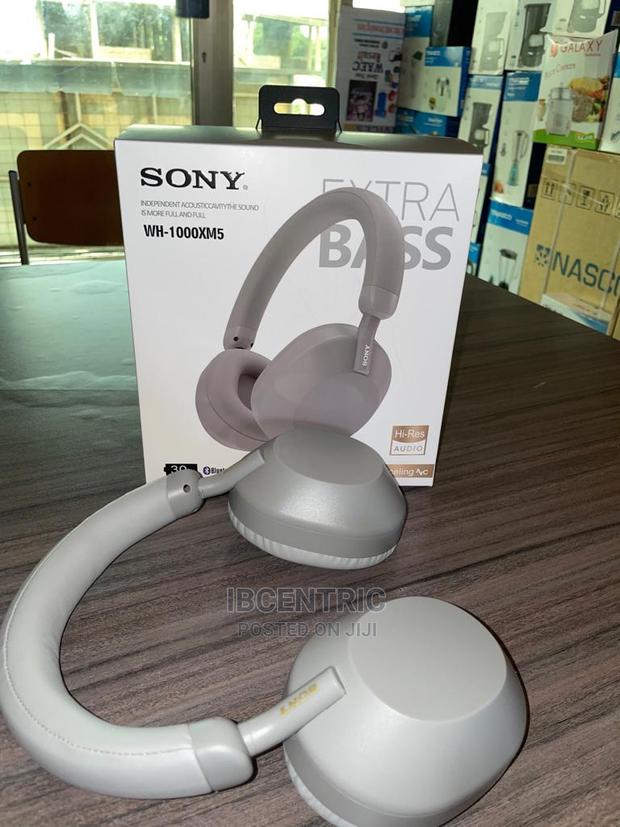 Sony Wireless Extra Bass Headphones · Photo 3