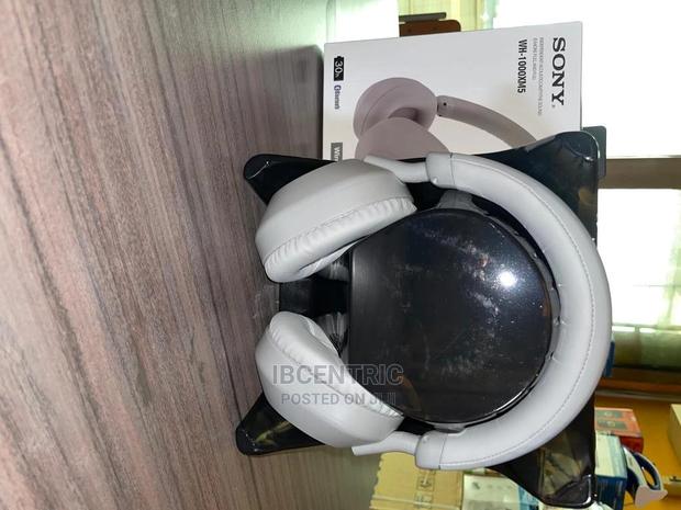 Sony Wireless Extra Bass Headphones · Photo 4