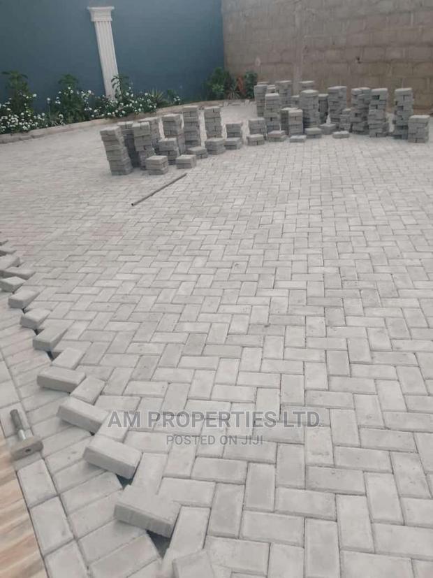 Pavement Blocks, Slabs and Kerbs · Photo 5