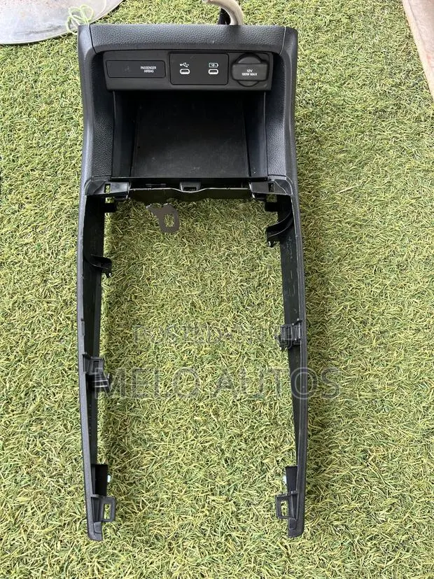 Honda Civic Center Console 2022-2026 · Photo 1