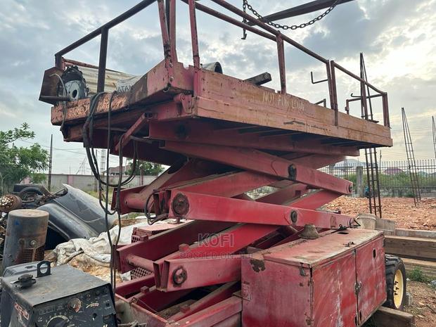 Grove Scissor Lift · Photo 5