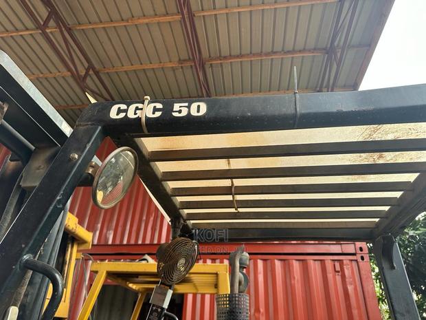 Forklift - 10,000 Lb Capacity Forklift · Photo 5