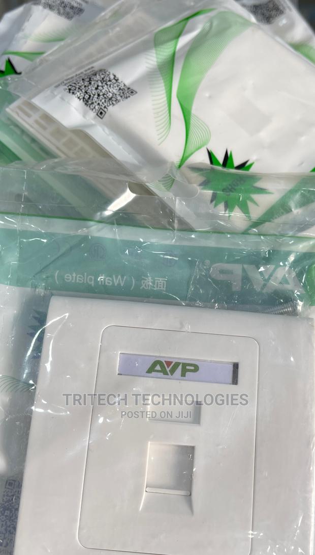 Cat6 Single Faceplate With Keystone Jack · Photo 1