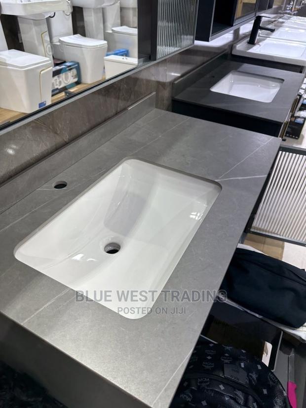 Executive Cabinet Basin With LED Mirrors (90 Centimeters) · Photo 6