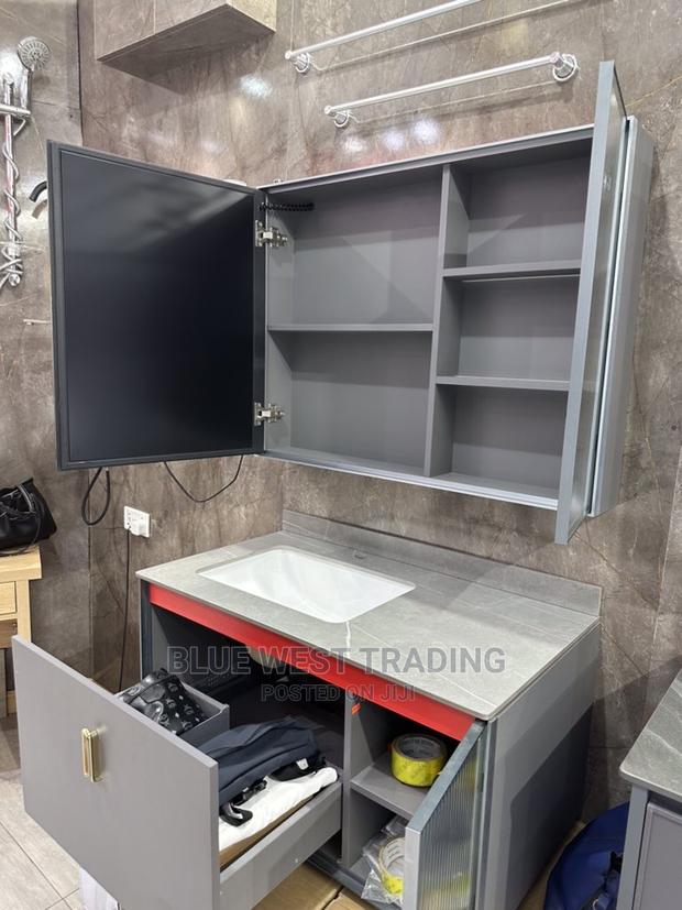 Executive Cabinet Basin With LED Mirrors (90 Centimeters) · Photo 3