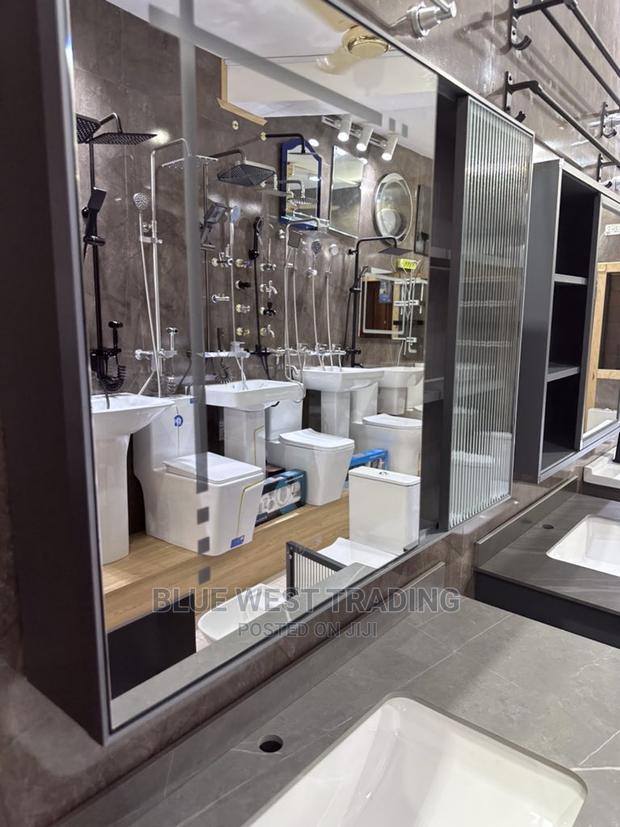 Executive Cabinet Basin With LED Mirrors (90 Centimeters) · Photo 4