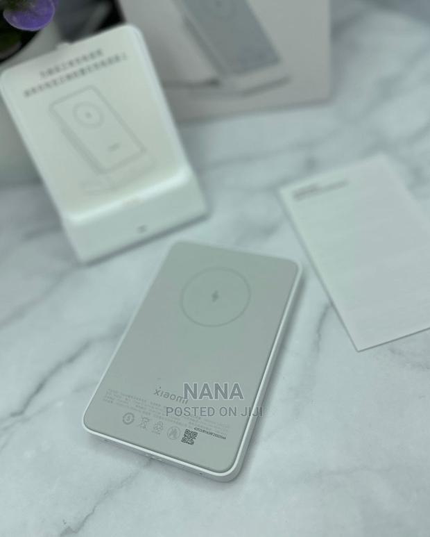 Magsafe Wireless Charging Power Bank. · Photo 2