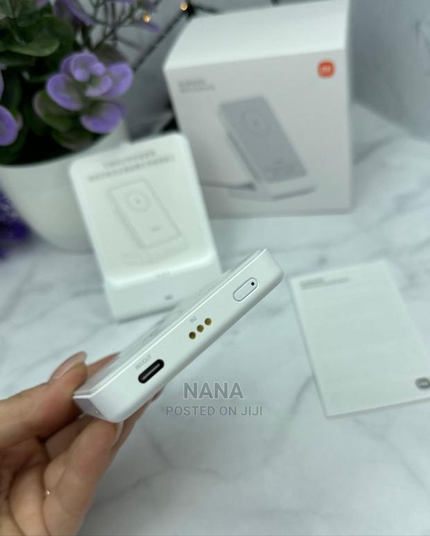 Magsafe Wireless Charging Power Bank. · Photo 3