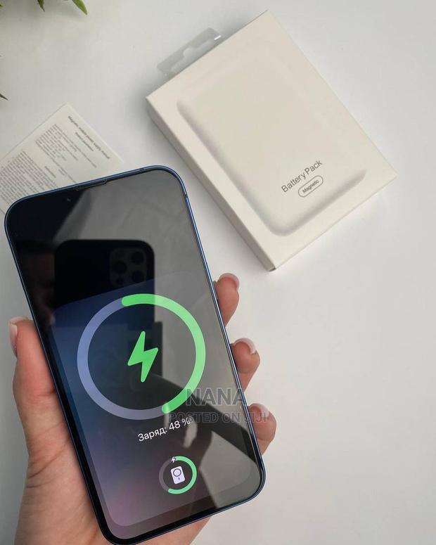 Wireless Magsafe Charging Powerbank. · Photo 2