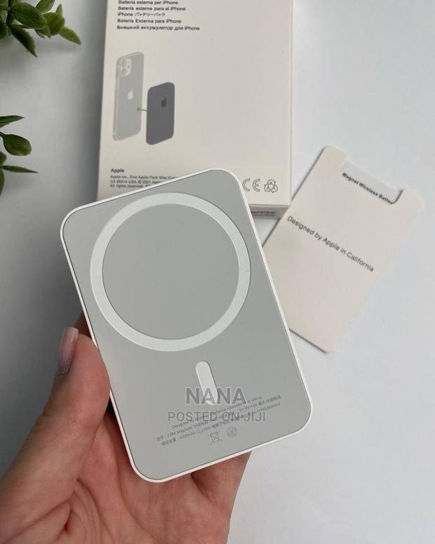 Wireless Magsafe Charging Powerbank. · Photo 1