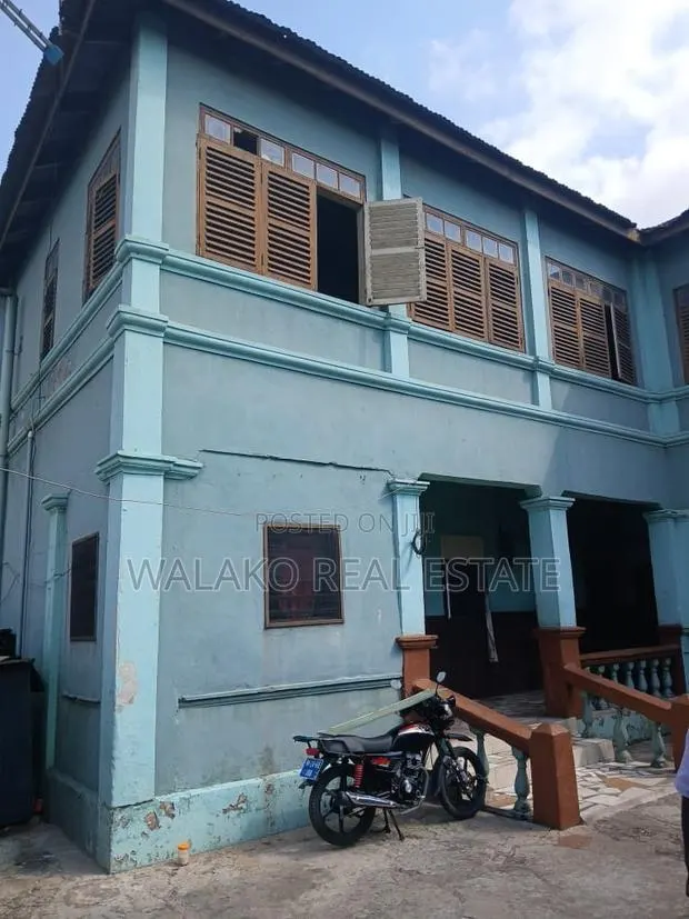 5bdrm House in Adabraka for sale · Photo 1