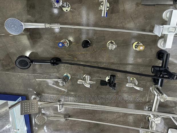 Black Shower-Shower Mixer-Two In1 Shower-Chain and Telephone · Photo 3