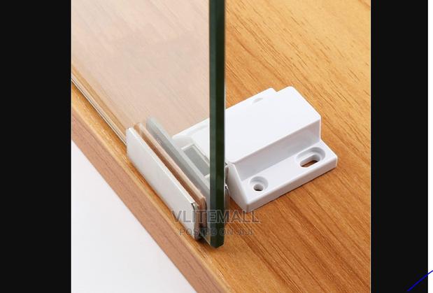 Glass Door Double Head Magnetic Catch · Photo 3