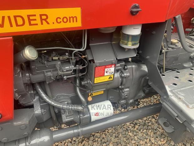 Massey Ferguson Tractor · Photo 1