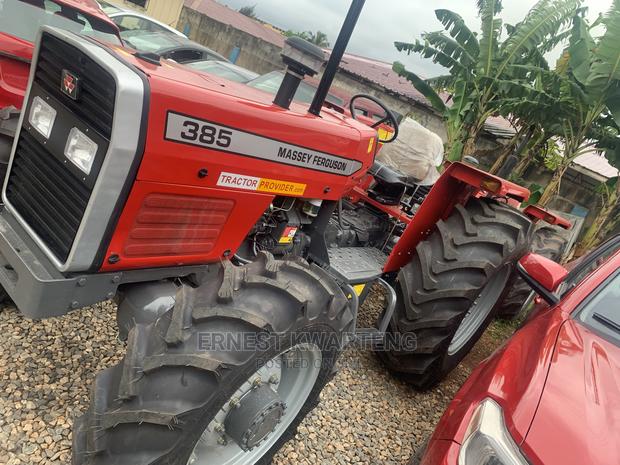 Massey Ferguson Tractor · Photo 2