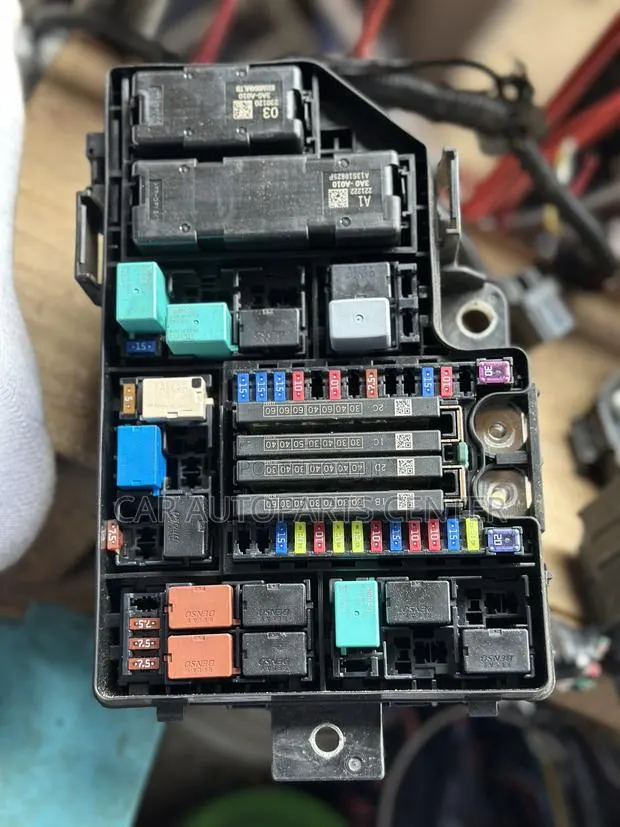 Honda CRV 2023- 24 Engine Fusebox · Photo 1