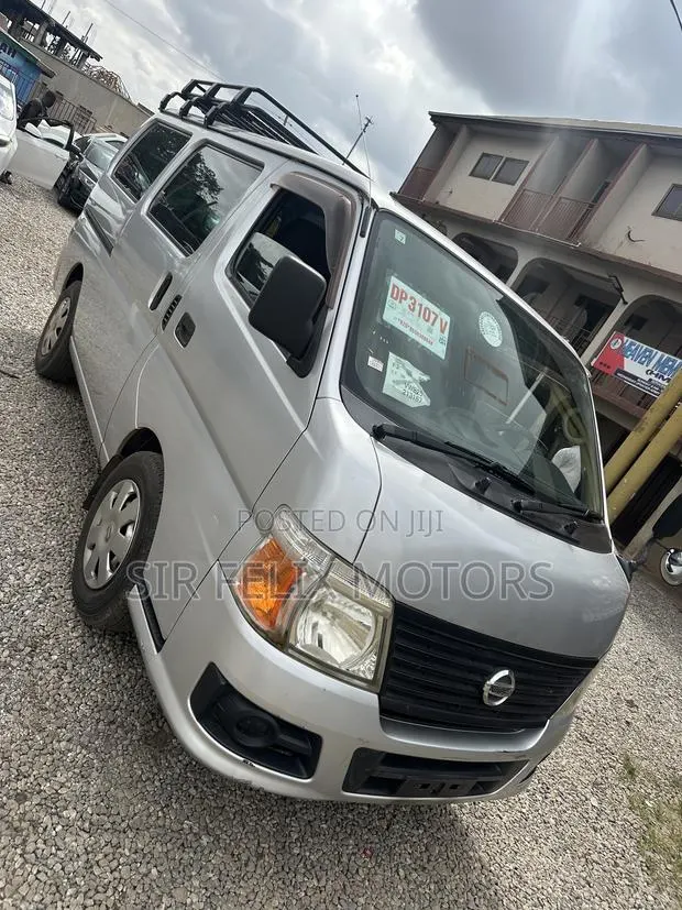 Nissan Caravan (Urvan) 2012 Silver · Photo 1