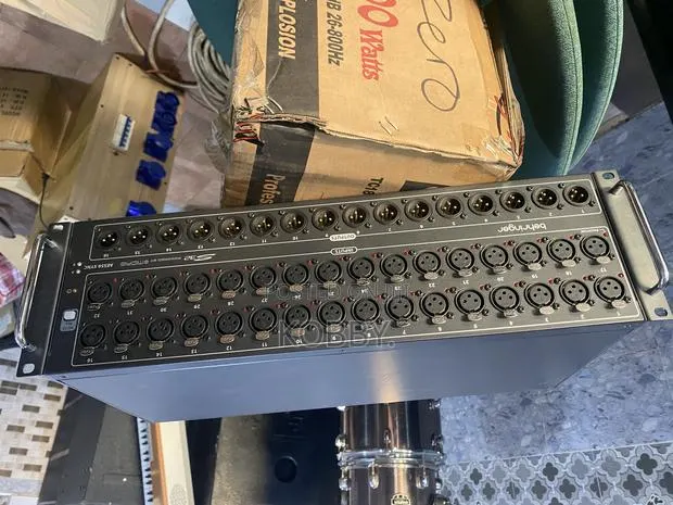 Behringer S32 Stage Box · Photo 1