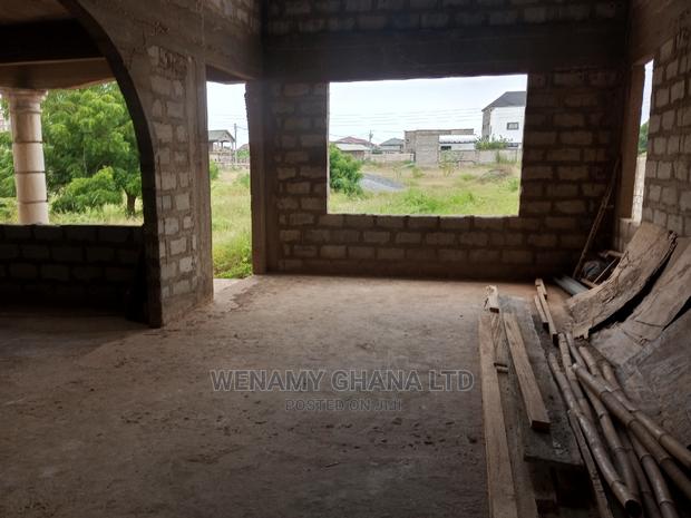 5bdrm Mansion in Emefs Estate, Tema Metropolitan for sale · Photo 2