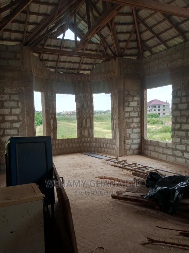 5bdrm Mansion in Emefs Estate, Tema Metropolitan for sale · Photo 3