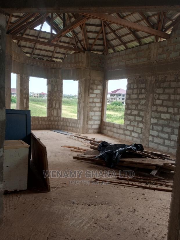 5bdrm Mansion in Emefs Estate, Tema Metropolitan for sale · Photo 6