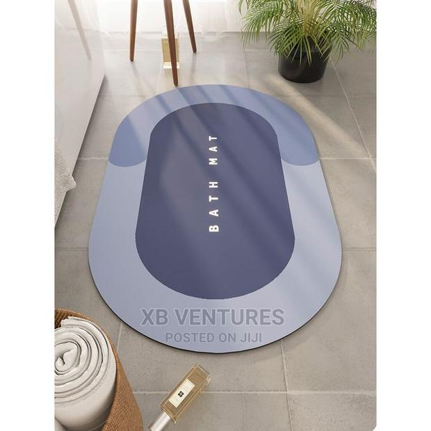 2-in-1 Bathroom Floor Mat Diatomite Absorbent Mat · Photo 2