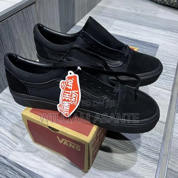 Black Vans Old Skool · Photo 1