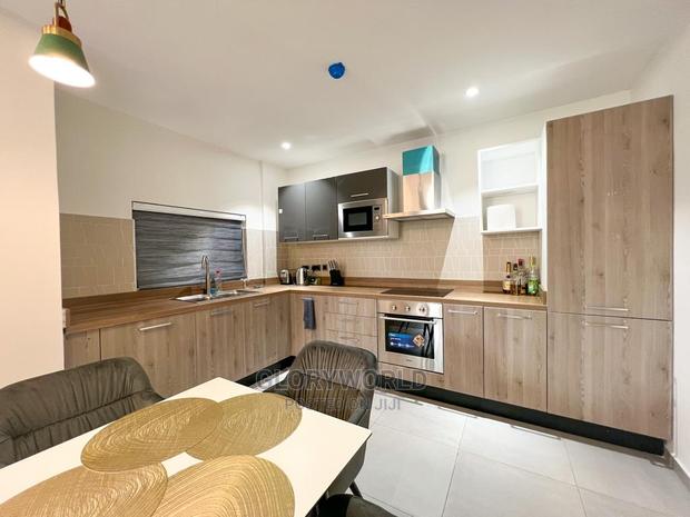 Extra- Ordinaire Furnished 2 Bed APARTMENT at Cantonments · Photo 3