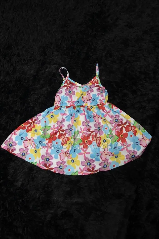 Pretty Flowery Sun Dress for Little Girl · Photo 1