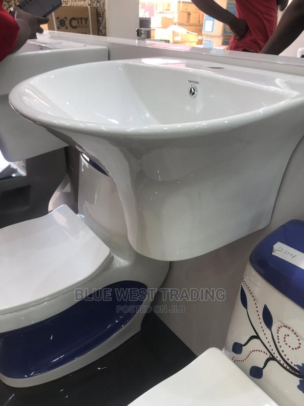 Wall Hung Basin - Hanging Basin · Photo 1