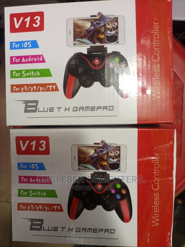 Bluetooth Game Controller for Phones · Photo 1