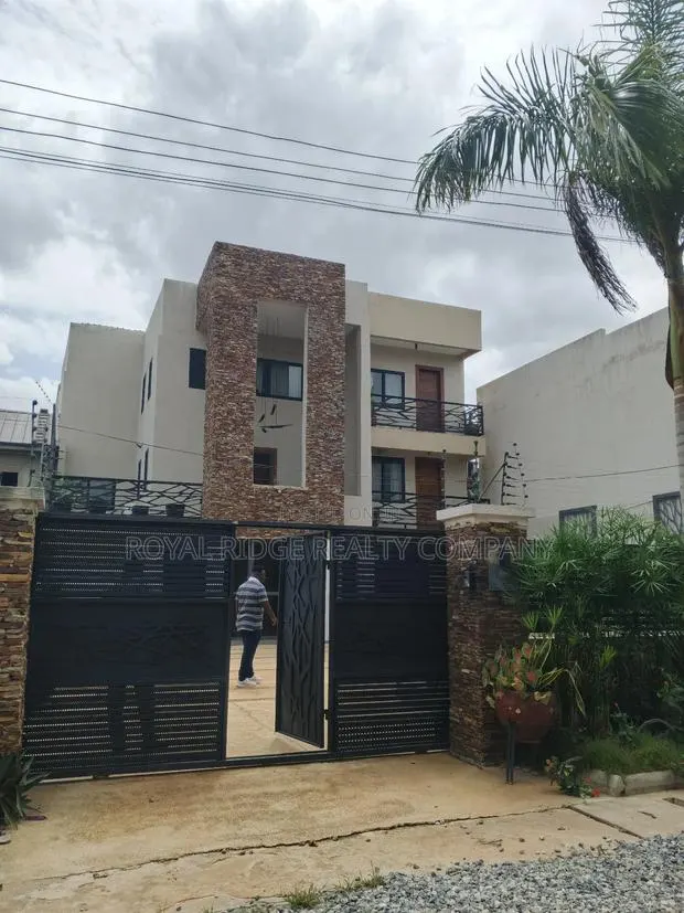 6bdrm Duplex in East, Accra Metropolitan for rent · Photo 1
