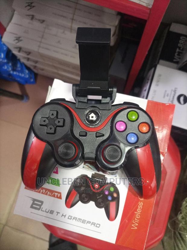 Bluetooth Game Controller for Phones · Photo 4