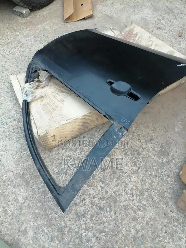 R/H Door Mitsubishi L200 2015-2018 · Photo 1