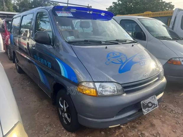 Toyota HiAce 2006 Grey · Photo 1