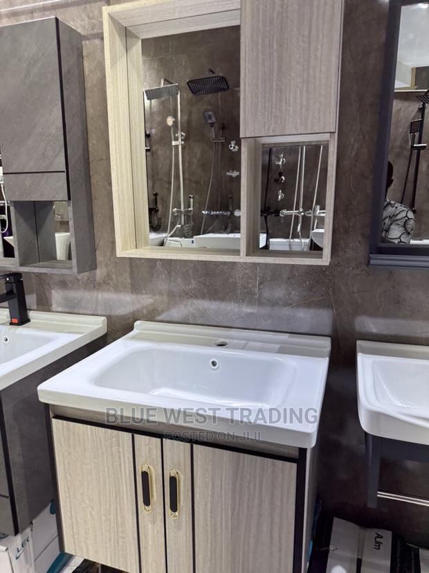 Hanging Cabinet Basin - Cabinet Basin With Mirror · Photo 1