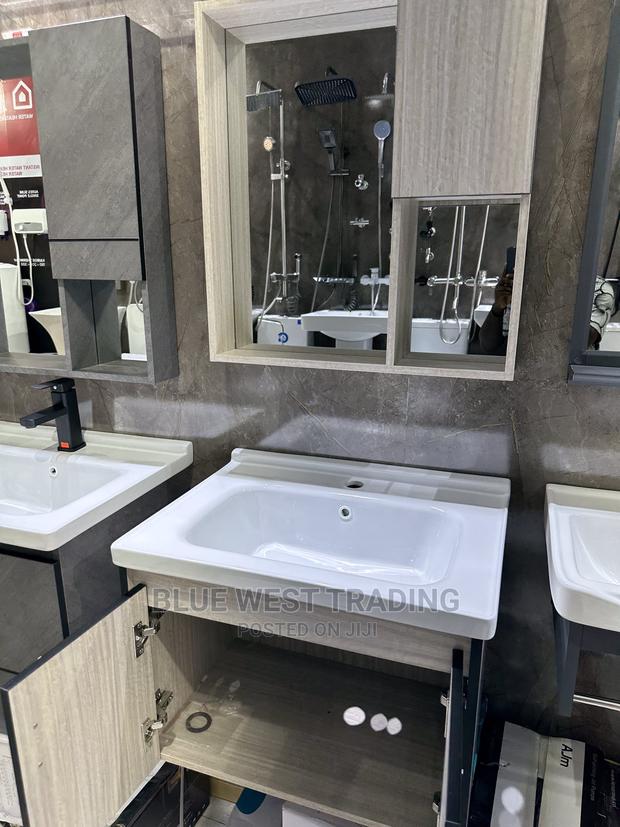 Hanging Cabinet Basin - Cabinet Basin With Mirror · Photo 2