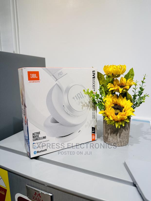 Call for JBL Live 650BT Headphones · Photo 1